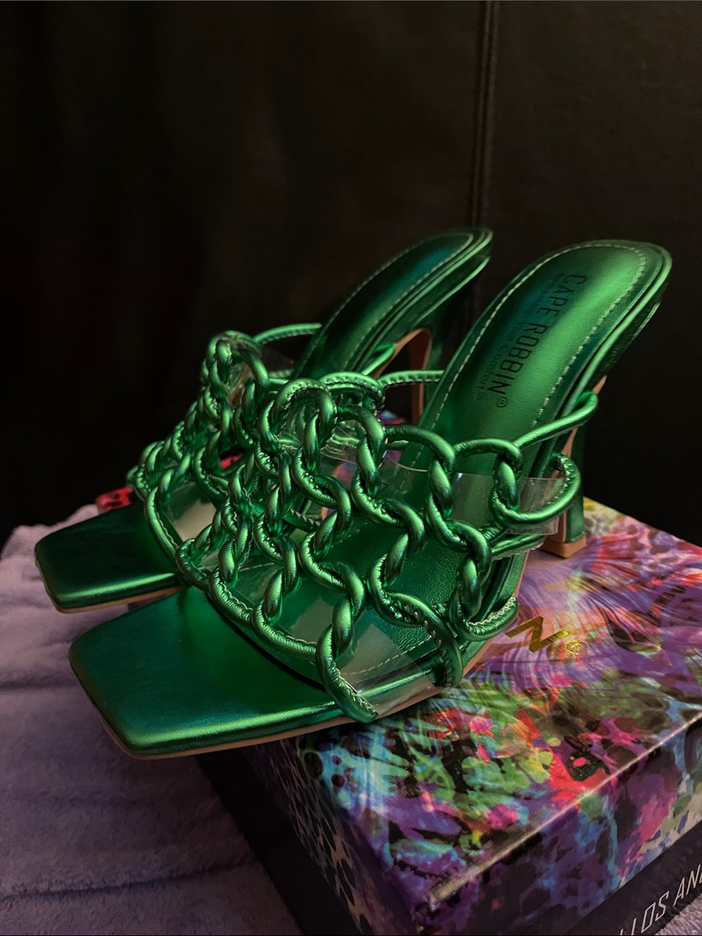 Cape Robbin Viloza Women’s Green Chain-Detail 4” High Heel Mules Sz 6 NWB